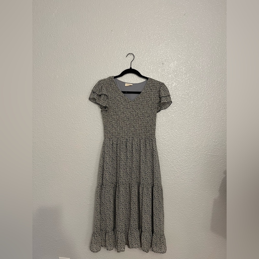 Women’s short sleeve midi v neck dress
